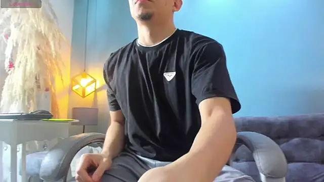 Snapshot of Eross_Santy chatting on October 2025 03:36:02 PM Eross Santy online show from October 2025 03:36:02 PM