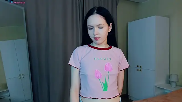 JuliannaGilfoy online show from September 2025 06:18:02 PM