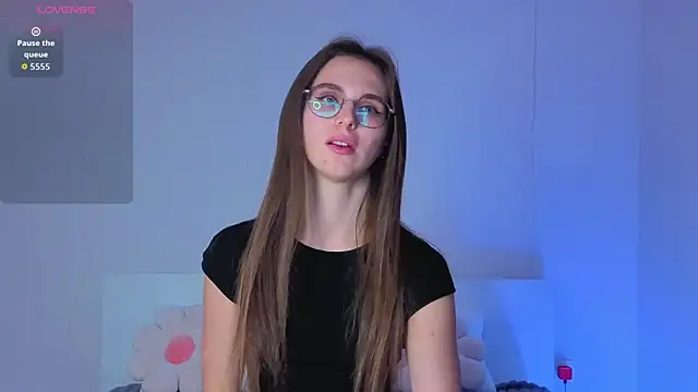 Yumi Ai online show from October 2025 07:01:01 PM