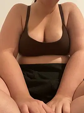 Snapshot of molligesteen chatting on December 2025 02:51:02 AM molligesteen online show from December 2025 02:51:02 AM