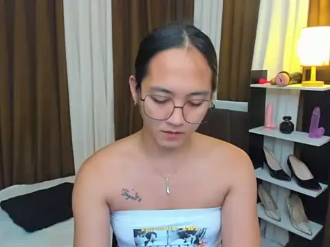 URHottestAngel online show from October 2025 04:50:01 PM