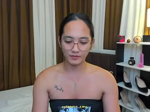 URHottestAngel online show from November 2025 06:29:01 PM