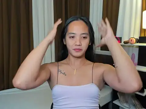 URHottestAngel online show from November 2025 05:00:01 PM