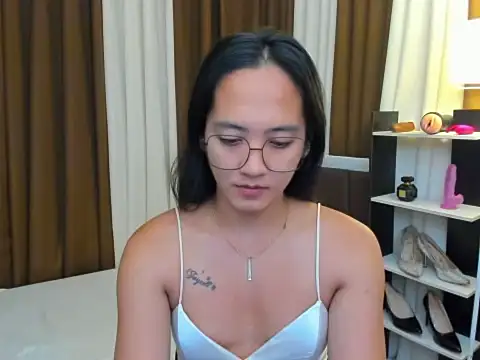 URHottestAngel online show from November 2025 05:02:02 PM