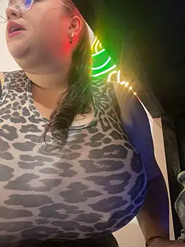 Snapshot of SafiroFer chatting on September 2025 09:03:01 PM SafiroFer online show from September 2025 09:03:01 PM