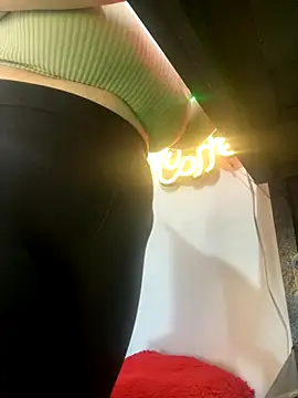 Snapshot of SafiroFer chatting on September 2025 09:15:01 PM SafiroFer online show from September 2025 09:15:01 PM