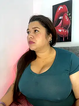 Snapshot of SafiroFer chatting on October 2025 09:12:02 PM SafiroFer online show from October 2025 09:12:02 PM