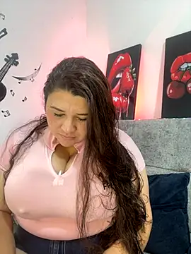 Snapshot of SafiroFer chatting on October 2025 05:55:01 PM SafiroFer online show from October 2025 05:55:01 PM