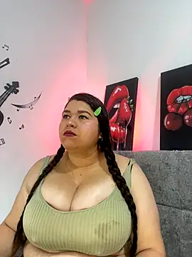 Snapshot of SafiroFer chatting on October 2025 09:04:02 PM SafiroFer online show from October 2025 09:04:02 PM