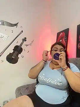 Snapshot of SafiroFer chatting on October 2025 09:06:01 PM SafiroFer online show from October 2025 09:06:01 PM