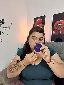 Snapshot of SafiroFer chatting on October 2025 09:02:02 PM SafiroFer online show from October 2025 09:02:02 PM