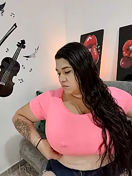 Snapshot of SafiroFer chatting on October 2025 09:05:02 PM SafiroFer online show from October 2025 09:05:02 PM