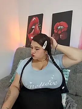 Snapshot of SafiroFer chatting on October 2025 09:04:02 PM SafiroFer online show from October 2025 09:04:02 PM