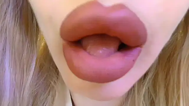 Snapshot of Politeeliza chatting on May 2026 08:05:01 PM Politeeliza online show from May 2026 08:05:01 PM