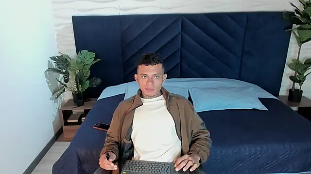 MrJustin  online show from September 2025 08:19:01 PM