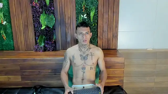 MrJustin  online show from September 2025 08:20:02 PM