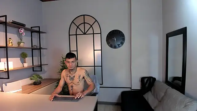 MrJustin  online show from October 2025 08:09:02 PM