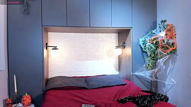 MrJustin  online show from October 2025 08:00:02 PM