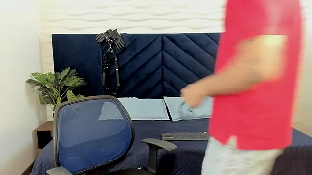 MrJustin  online show from October 2025 09:04:02 PM