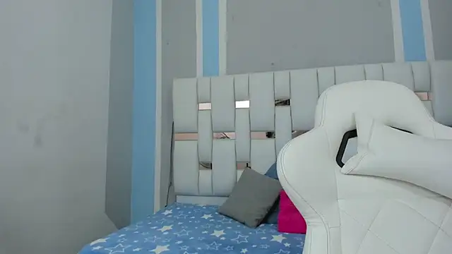 iamCharlotte19 online show from September 2025 08:00:02 PM