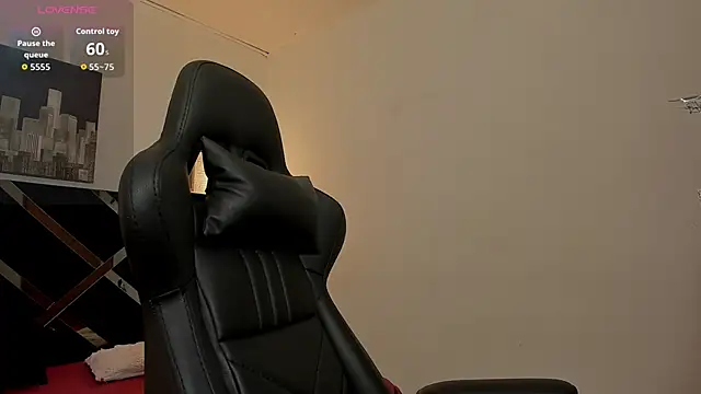 iamCharlotte19 online show from October 2025 07:27:01 PM