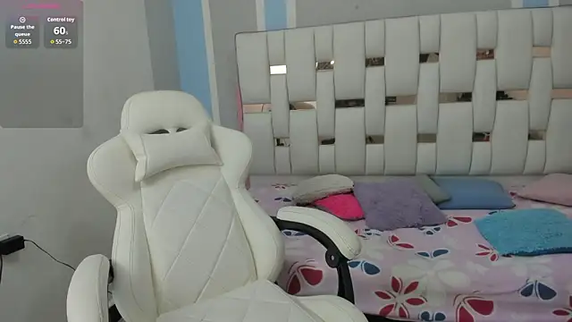 iamCharlotte19 online show from November 2025 07:24:01 PM