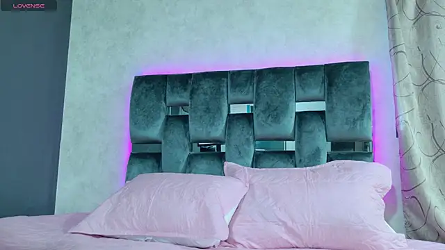 Luna sophya online show from October 2025 11:50:02 AM