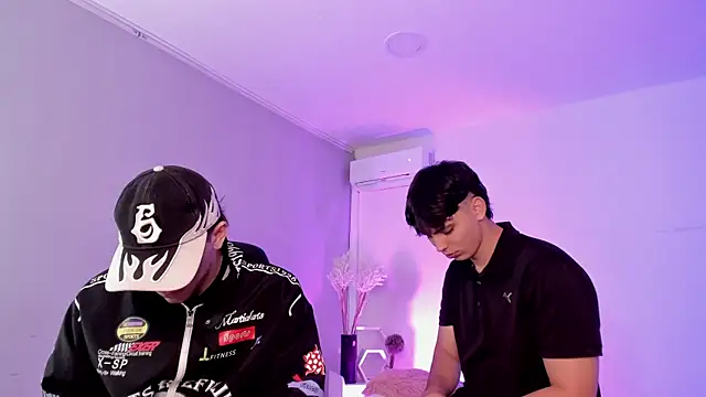 Handsomeboyss19 online show from June 2026 01:03:02 PM