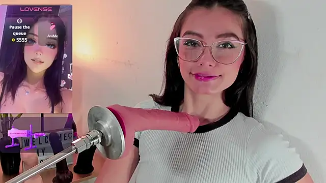 Snapshot of valentinna_montess chatting on November 2025 01:21:02 PM valentinna montess online show from November 2025 01:21:02 PM