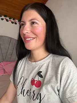 Mia salinass online show from September 2025 06:08:01 PM