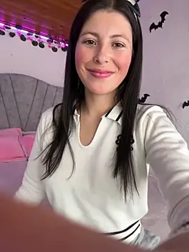 Mia salinass online show from October 2025 07:58:02 PM