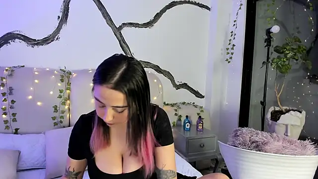 SarahCastro1  online show from October 2025 04:32:02 AM