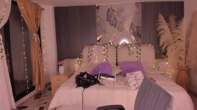 SarahCastro1  online show from March 2026 06:08:01 AM