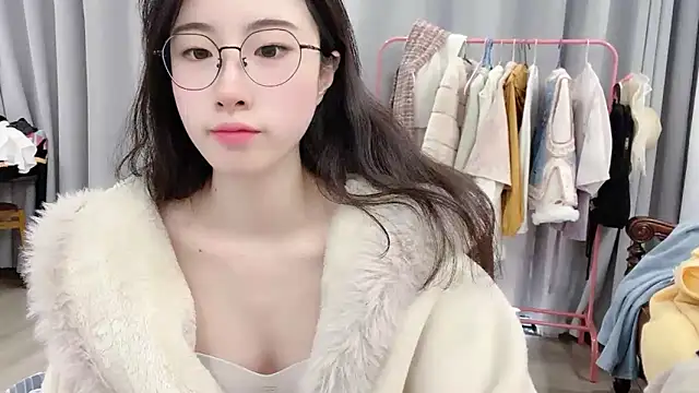 Freya7777 online show from November 2025 04:33:02 AM