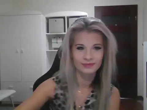 KristineGlow online show from October 2025 06:11:01 AM