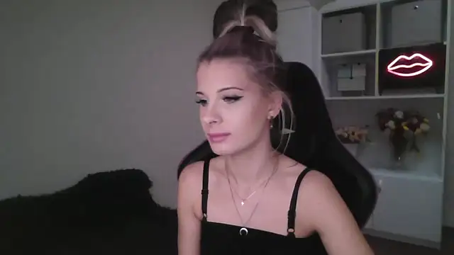 KristineGlow online show from October 2025 02:06:02 PM