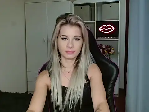 KristineGlow online show from October 2025 06:20:01 PM