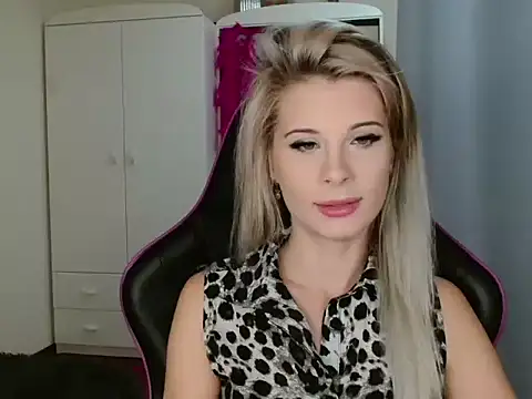 KristineGlow online show from October 2025 06:21:01 AM