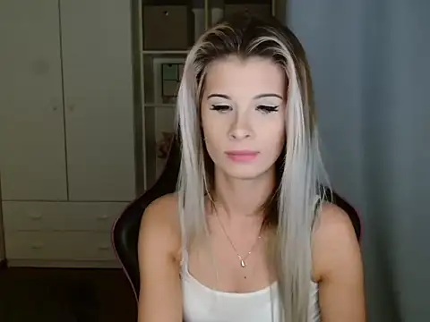 KristineGlow online show from December 2025 04:48:02 PM