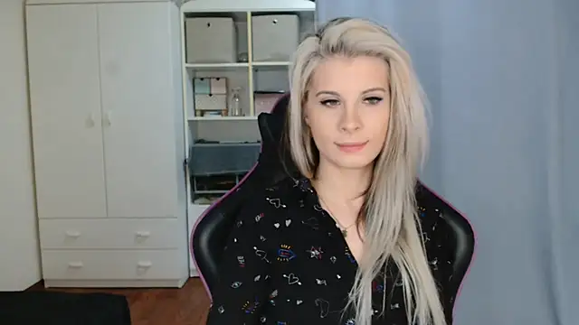 KristineGlow online show from April 2026 06:16:02 AM