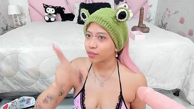 Snapshot of SafiroAgataaa chatting on March 2026 04:03:01 AM SafiroAgataaa online show from March 2026 04:03:01 AM