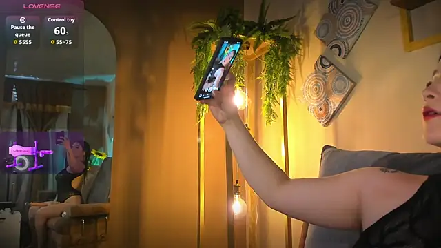 Emily Reyna online show from September 2025 09:47:02 PM