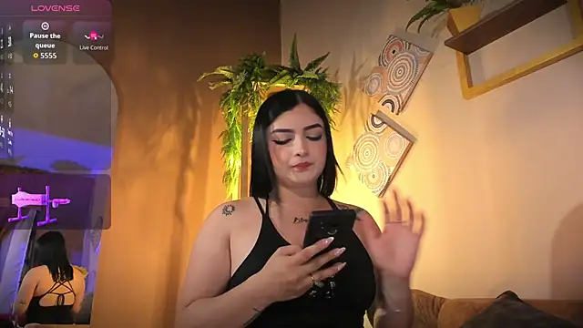 Emily Reyna online show from October 2025 11:03:02 PM