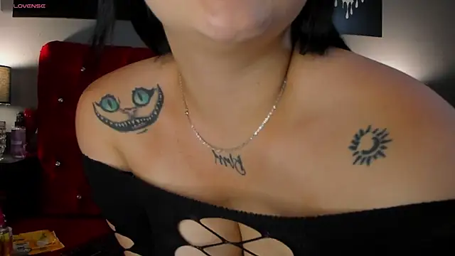 Emily Reyna online show from October 2025 03:20:01 PM