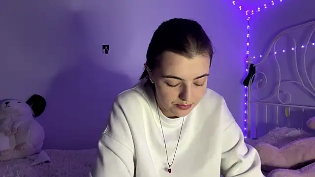 HoneyMist online show from November 2025 04:17:01 PM