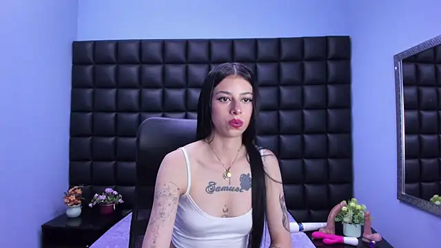 Snapshot of Dulce_Miaa_ chatting on April 2026 06:31:02 PM Dulce Miaa online show from April 2026 06:31:02 PM