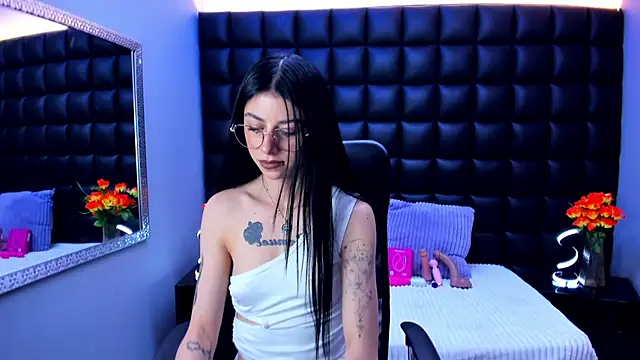 Snapshot of Dulce_Miaa_ chatting on June 2026 06:50:01 PM Dulce Miaa online show from June 2026 06:50:01 PM