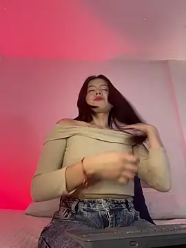 Snapshot of BrunnetAri_ chatting on May 2026 03:31:01 PM BrunnetAri online show from May 2026 03:31:01 PM