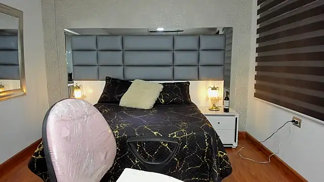 Lucia jane online show from November 2025 07:46:02 PM