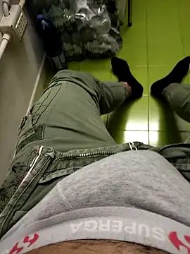 AXEL 84 online show from December 2025 02:00:01 PM